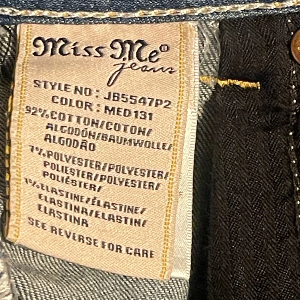 NWT Miss Me Women’s Boyfriend Capri Medium Wash Blue Jeans Size 25‎
